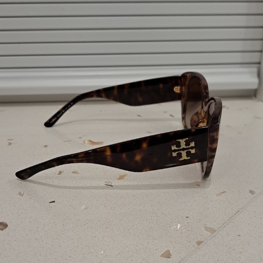 NWT Tory Burch Brown Sunglasses with Orange Case - Picture 4 of 10